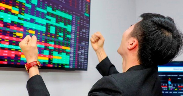 Cổ phiếu một doanh nghiệp đầu ngành “bốc đầu” lên đỉnh lịch sử trước thềm trả cổ tức 65% bằng tiền mặt