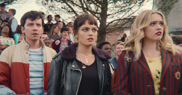 Xem phim Sex Education, ông bố U50 như tôi bật khóc nhớ lại ký ức đen tối thời đi học: Sau đó, tôi không bao giờ chiều con gái vô tội vạ nữa!