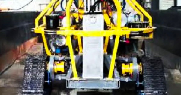 Phát hiện cỗ máy lạ di chuyển bằng dải xích dưới độ sâu 2.000 mét, âm thầm truy vết 7,3 tỷ tấn kho báu kim loại hiếm