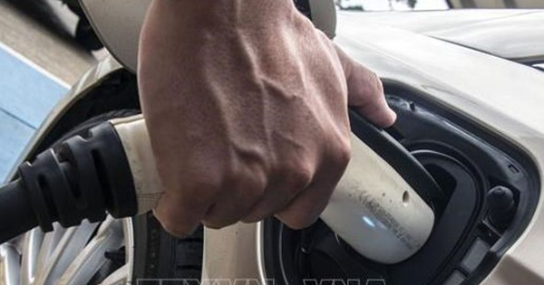 Anh cân nhắc áp thuế đối với xe điện