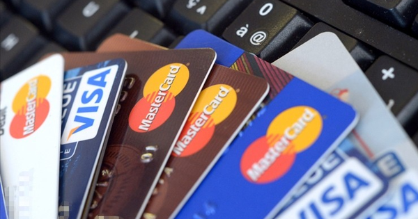 Người 18 tuổi, đang đi học có được mở thẻ tín dụng không?