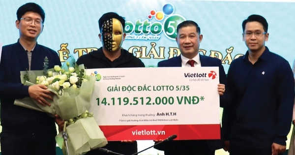 Một người đàn ông tại Khánh Hòa vừa trúng Vietlott hơn 14 tỷ đồng sau khi tình cờ đi ngang qua điểm bán hàng