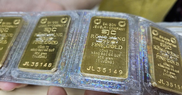 Giá vàng hôm nay 1-12: Vừa mở cửa đã lập kỷ lục...