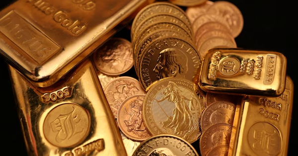 Giá vàng thế giới tăng nhẹ, bạc tăng mạnh, chờ đợi tín hiệu từ FED