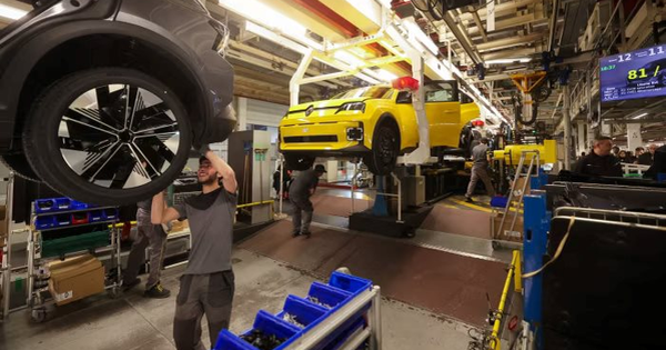 CEO Ford thốt lên: "Chúng tôi đang trong cuộc chiến sinh tử", đưa ra quyết định lịch sử nhằm cạnh tranh với đối thủ Trung Quốc