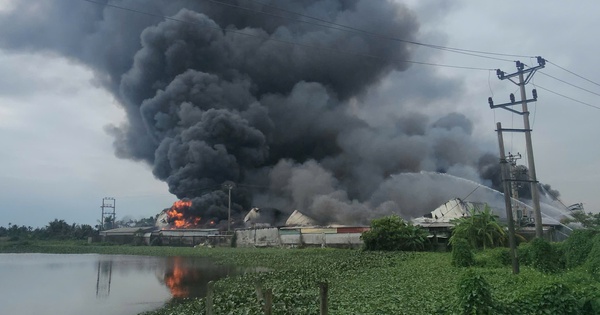 Cháy lớn thiêu rụi nhà xưởng công ty giày da