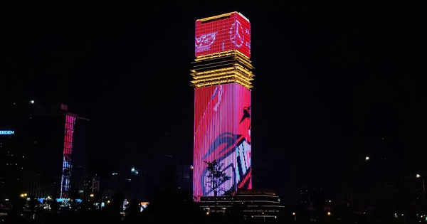 Sting Energy và Mercedes-AMG PETRONAS F1 phủ sóng tại địa danh biểu tượng TP Hồ Chí Minh