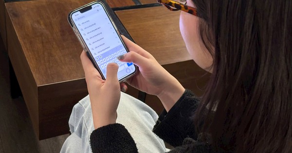 Người Việt theo dõi sát sao các thay đổi chính sách, tăng tra cứu về "phạt nguội", "đổi bằng lái", "cấm xe xăng", "tăng lương"...