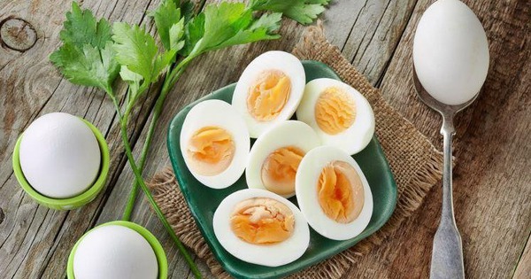 Từ bình luận "9 phút 12 giây" đến hiện tượng MXH: "Bậc thầy luộc trứng" tiết lộ ăn 40 quả trứng/ngày, BS nói 1 câu khiến nhiều người tỉnh ngộ