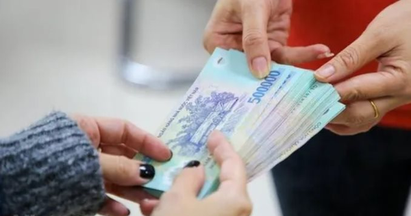 1 trường ở TP.HCM quyết định thưởng Tết 30 triệu đồng/người: Từ hiệu trưởng đến tạp vụ đều như nhau