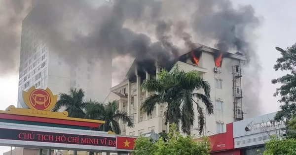 Cháy lớn tại trụ sở bưu điện ở Ninh Bình