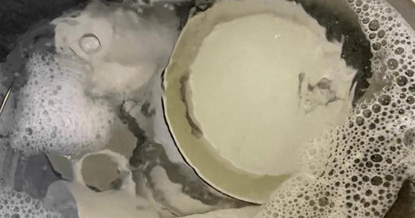 Rửa bát kiểu này chẳng khác nào “ăn thuốc độc”: 4 thói quen sai lầm mà rất nhiều gia đình đang mắc phải