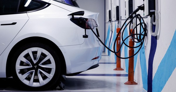 Bẫy tích hợp dọc trong chuỗi giá trị xe điện: K...