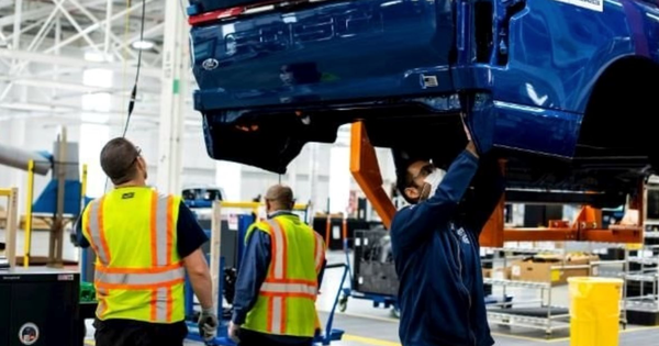 Sự thất bại trong lệnh cấm xe xăng tại châu Âu: Trợ cấp bị thu hẹp, giá xe điện vượt khả năng người dân, hạ tầng sạc không đủ