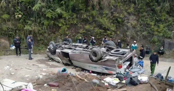 Xe chở đoàn từ thiện bị lật ở Lào Cai, ít nhất 5 người tử vong