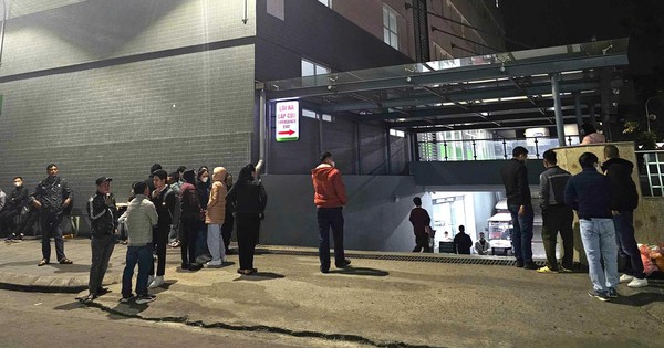 Đêm trắng ngóng tin người thân sau vụ lật xe chở đoàn từ thiện ở Lào Cai