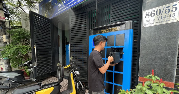 Tủ đổi pin xe máy điện xuất hiện ngày càng nhiều ở TPHCM