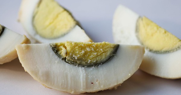 Lòng đỏ trứng luộc viền xanh có an toàn, bổ dưỡng?