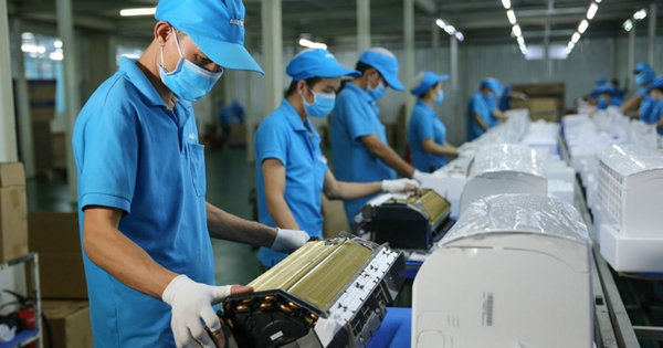 Đang làm công nhân vất vả 12 tiếng/ngày, tôi bất ngờ nhận được cuộc gọi của bố, nghe xong mà tôi sốc lên sốc xuống