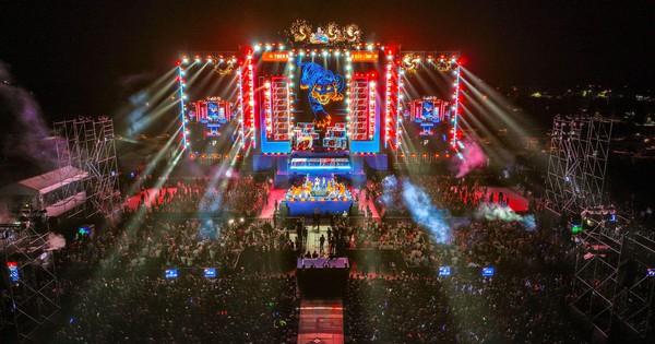 TP.HCM “nóng” dần cùng Tiger Remix 2026 - Với khinh khí cầu săn lộc, check-in liễn Tết kỷ lục