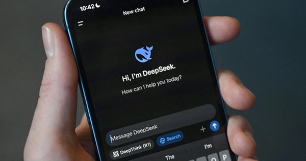 “Sinh viên ra trường nên đi làm trước hay học thạc sĩ trước”: Câu trả lời của DeepSeek khiến cộng đồng mạng gật gù khen sự thấu đáo của AI