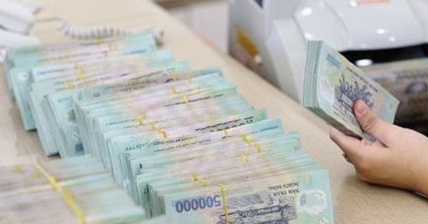 Ngân hàng đồng loạt hạ lãi suất huy động từ hôm nay