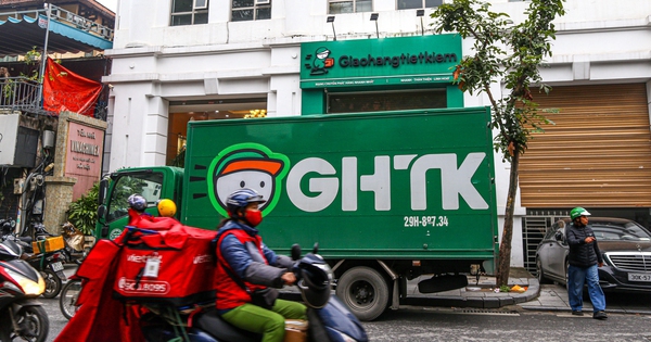 Mặt tiền có giá thuê 90 - 150 triệu đồng/tháng trở thành "cứ địa" của kho hàng Shopee, Giao Hàng Tiết Kiệm, Viettel Post… trong khi shop bán lẻ rút về ngõ nhỏ