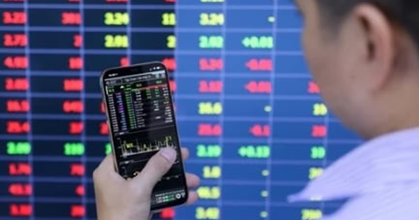 VN-Index giữ được mốc 1.300 điểm nhưng khối ngoại bán ròng gần 950 tỷ đồng