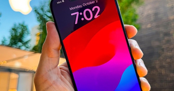 iPhone 15 quay lại top 1 doanh số toàn cầu