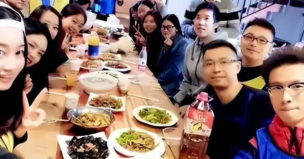 Sau buổi họp lớp, hoa khôi bất ngờ nhận được gần 70 triệu từ lớp trưởng - nhưng dòng tin nhắn kèm theo mới là cú sốc thật sự!