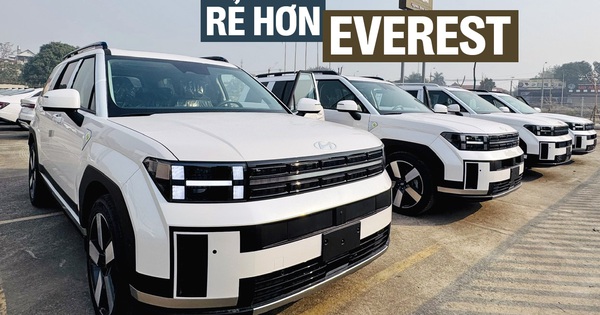 Hyundai Santa Fe "xả kho" giảm kỷ lục 115 triệu tại đại lý: Bản tiêu chuẩn còn 970 triệu, rẻ hơn cả Everest, Kodiaq đời cũ