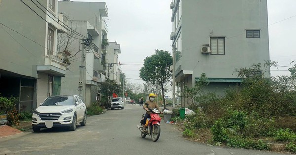 Đi xuất khẩu lao động, gửi tiền về nhờ bố mẹ mua mảnh đất Hà Nội với giá 10 triệu/m2, giá đất bên cạnh bất ngờ tăng vọt hơn 20 lần: "Thật may mắn vì lúc đó tôi lựa chọn mua đất"