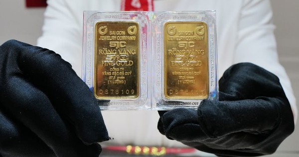 Tăng 1,2 triệu/lượng, vàng miếng SJC tiếp tục “phá đỉnh”