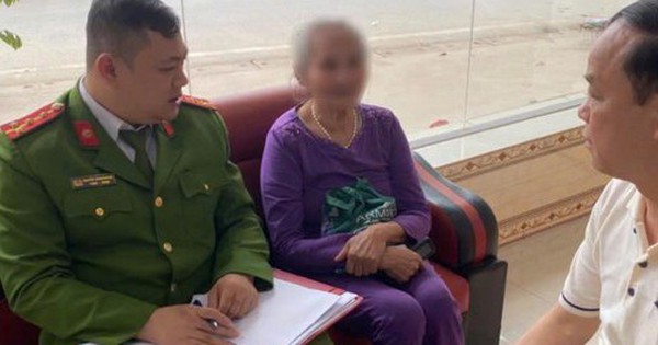 Không biết chuyển khoản, bà cụ ở Phú Thọ rút sổ tiết kiệm 240 triệu, mua 3 chỉ vàng rồi nhờ chủ tiệm giúp: Công an lập tức có mặt xác minh