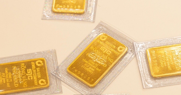 Giá vàng hôm nay 18/3: Thế giới chạm mốc 3.000 USD/ounce, trong nước đạt đỉnh