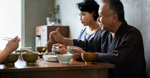 Cặp vợ chồng cùng mắc ung thư vì 1 kiểu ăn uống tưởng càng làm càng khỏe