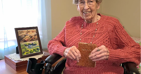 Cụ bà sống thọ 100 tuổi mà không đau ốm, tiết lộ phải làm đủ 2 việc mới lên giường đi ngủ