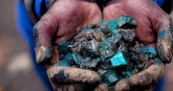 Vàng tăng 15%, bạc tăng 18% từ đầu năm nhưng vẫn "xách dép" cho kim loại này - tăng vọt 34% trong đúng 1 tuần, Việt Nam nằm trong top 20 nhưng chỉ khai thác được 100-200 tấn/năm