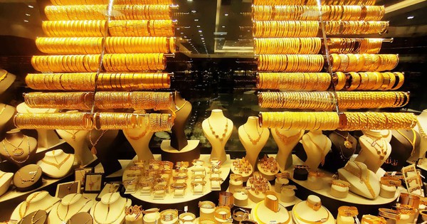 Giá vàng tăng thẳng đứng: Chuyên gia nước ngoài đưa ra khuyến cáo quan trọng với người mua vàng!