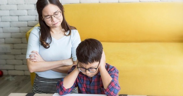 Điểm số học tập của con cái chính là tấm gương phản chiếu trình độ của phụ huynh: 90% cha mẹ đang mắc sai lầm này trong việc thúc ép con học tập