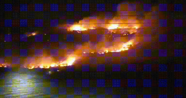 Cháy lớn tại núi Tàu - nơi đồn thổi có “kho vàng 4.000 tấn”