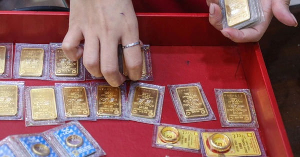 Trưa 21/3, giá vàng nhẫn lao dốc mất mốc 100 triệu đồng/lượng