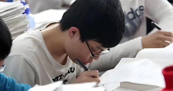 Tôi sững sờ khi nghe 1 bà mẹ bảo "học làm gì cho đầu to, mắt cận", nói thật: Không cố gắng trong hiện tại, tương lai sẽ đầy thử thách