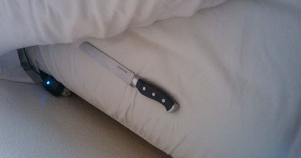 Nhắc nhở: ĐỪNG đặt 3 thứ này dưới gối ngủ kẻo kéo họa vào thân