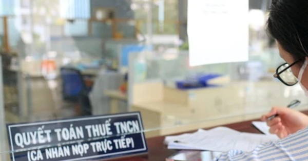 "Thắt lưng buộc bụng" vẫn phải đóng thuế: Đã đến lúc điều chỉnh mức giảm trừ gia cảnh?