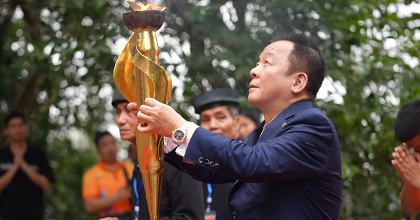 Cổ phiếu SHB tăng 21% kể từ khi Chủ tịch Đỗ Quang Hiển xin lửa tại Đền Hùng