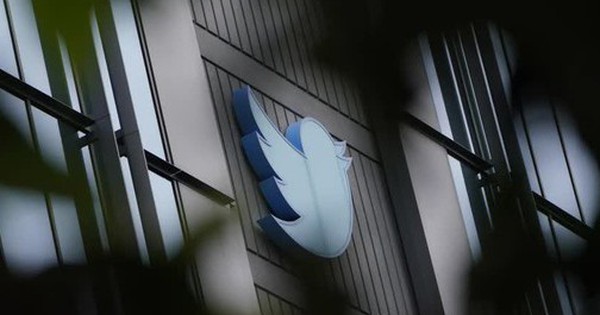 Logo "chim xanh" nặng 254 kg của Twitter gây thất vọng khi được bán với giá thấp hơn mức dự kiến