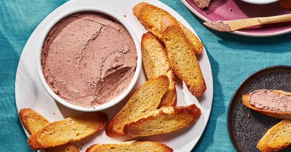 Từ vụ nam thanh niên liệt tứ chi do ngộ độc Botulinum vì ăn pate đóng hộp, cần lưu ý gì khi ăn món "siêu dinh dưỡng" này?