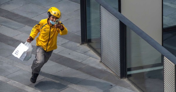 Tác giả ‘Cha giàu, cha nghèo’ đã đúng: AI khiến tấm bằng mất giá, nhiều cử nhân không nuôi nổi chính mình