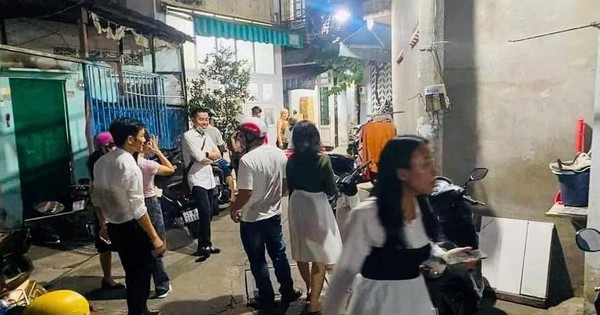 Một lúc có 8 người vào xem nhà, hàng xóm chạy sang đông kín, chủ nhà tưởng “hớ” giá, lập tức dừng bán và cái kết không ngờ tới